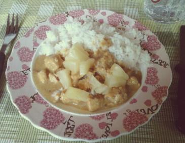 Puten-Curry mit Basmati-Reis und Ananas Puten-Curry mit Basmati-Reis und Ananas