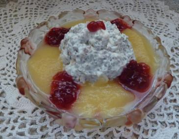 Joghurt-Chia-Pudding mit Apfelmus Joghurt-Chia-Pudding mit Apfelmus