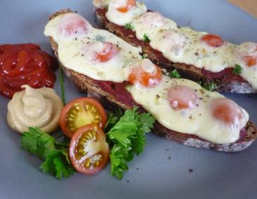 Schwarzbrot-Toast Schwarzbrot-Toast