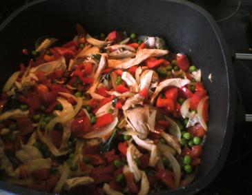 Paprikapfanne mit Kräuterraita Paprikapfanne mit Kräuterraita
