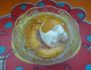 Nektarinenkompott mit Joghurtcreme Nektarinenkompott mit Joghurtcreme