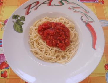 Würzige Tomatensauce mit Speck Würzige Tomatensauce mit Speck