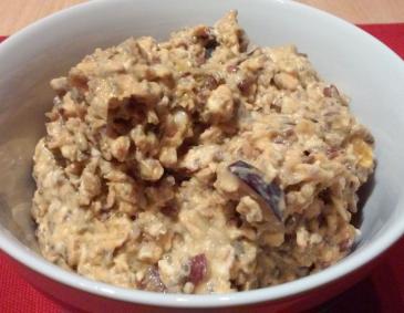 Frühstücksmüsli mit Kürbispüree und Zwetschken Frühstücksmüsli mit Kürbispüree und Zwetschken