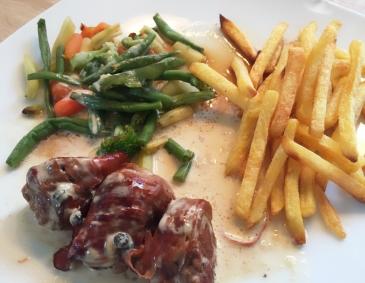 Schweinslungenbraten mit Röstgemüse und Pommes Schweinslungenbraten mit Röstgemüse und Pommes