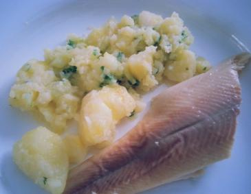 Räucherforelle mit Kartoffelstampf Räucherforelle mit Kartoffelstampf