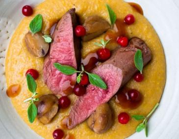 Rehpolenta mit Preiselbeeren und Maronen Rehpolenta mit Preiselbeeren und Maronen