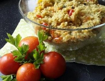 Marokkanischer Couscous-Salat mit roten Linsen Marokkanischer Couscous-Salat mit roten Linsen