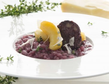 Rotkraut-Risotto mit Blunzen und glacierten Äpfeln Rotkraut-Risotto mit Blunzen und glacierten Äpfeln