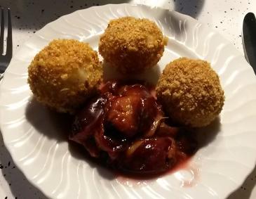 Topfenknödel mit Zwetschkenröster Topfenknödel mit Zwetschkenröster
