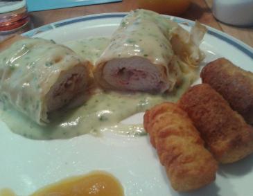 Puten-Cordon bleu im Strudelteig Puten-Cordon bleu im Strudelteig