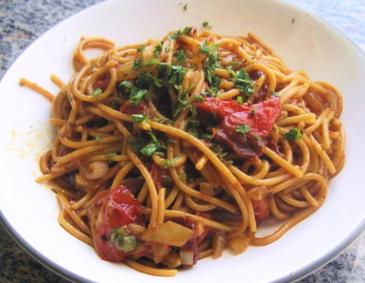 Spaghettieintopf alla puttanesca Spaghettieintopf alla puttanesca