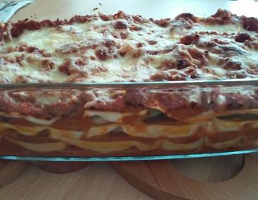 Kürbis-Bolognese-Lasagne mit Zucchinischichten Kürbis-Bolognese-Lasagne mit Zucchinischichten