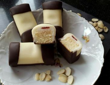 Gefüllte Marzipan-Knochen Gefüllte Marzipan-Knochen