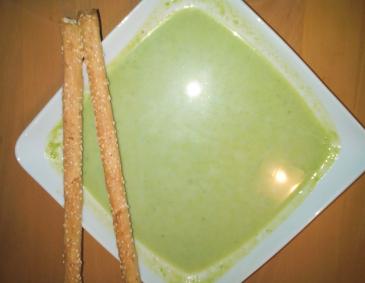 Erfrischende Erbsencremesuppe Erfrischende Erbsencremesuppe