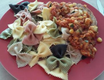Schweinskarree mit Zucchini-Ratatouille und Gemüsemascherl Schweinskarree mit Zucchini-Ratatouille und Gemüsemascherl