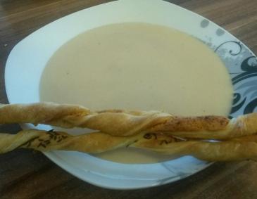 Schilchersuppe mit Blätterteigstangerl Schilchersuppe mit Blätterteigstangerl
