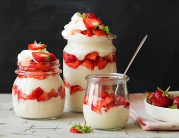 Grieß-Schichtdessert mit Erdbeeren Grieß-Schichtdessert mit Erdbeeren