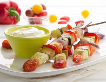 Gegrillte Gemüsespieße mit Joghurt - Knoblauch Dressing Gegrillte Gemüsespieße mit Joghurt - Knoblauch Dressing