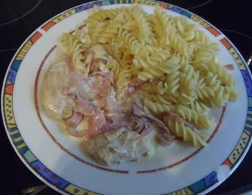Hühnerschnitzerl in Schinken-Käse-Sauce Hühnerschnitzerl in Schinken-Käse-Sauce