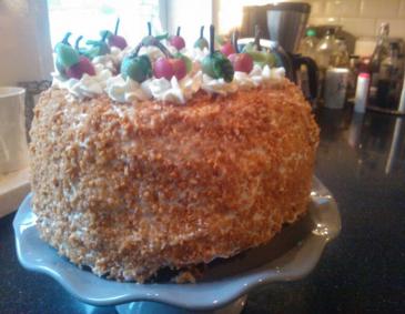 Frankfurter Kranz mit Apfel-Wein-Gelee Frankfurter Kranz mit Apfel-Wein-Gelee