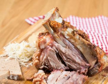 Knusprig gebratene Schweinsstelze Knusprig gebratene Schweinsstelze