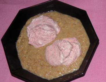 Frühstücksbrei mit Erdbeercreme Frühstücksbrei mit Erdbeercreme