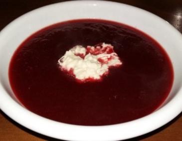 Schnelle Rote-Rüben-Suppe mit Apfelkren Schnelle Rote-Rüben-Suppe mit Apfelkren