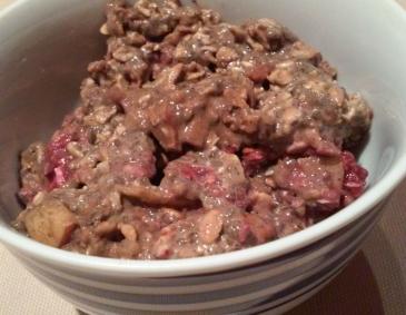 Apfel-Himbeer-Müsli mit Kokosflocken Apfel-Himbeer-Müsli mit Kokosflocken