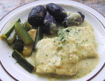 Fisch in Senfsauce mit geschmorten Gurken und Erdäpfeln Fisch in Senfsauce mit geschmorten Gurken und Erdäpfeln