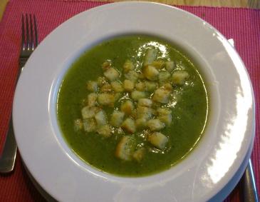 Zucchini-Ingwersuppe mit Croûtons Zucchini-Ingwersuppe mit Croûtons