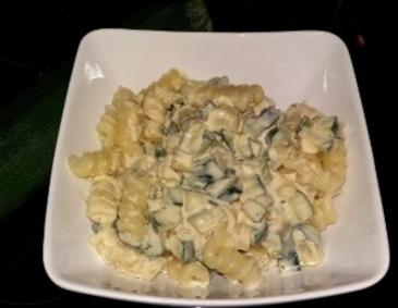 Zucchininudeln in Käsesauce Zucchininudeln in Käsesauce