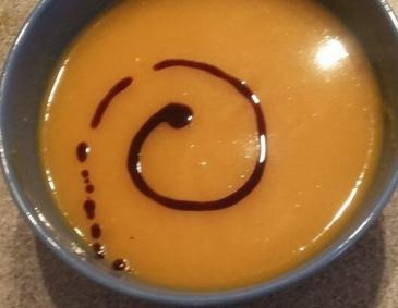 Kürbis-Erdäpfelsuppe mit Ingwer und Orange Kürbis-Erdäpfelsuppe mit Ingwer und Orange