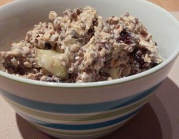 Vanille-Haferflockenmüsli mit Apfel und Cranberries Vanille-Haferflockenmüsli mit Apfel und Cranberries