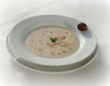 Selleriesuppe mit Maroni Selleriesuppe mit Maroni