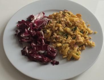 Eierspätzle mit Frühlingszwiebeln und Speck Eierspätzle mit Frühlingszwiebeln und Speck