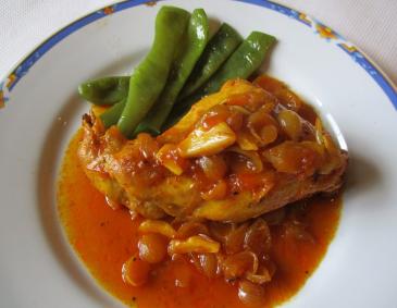 Geschmortes Kaninchen in Safran-Weinsauce Geschmortes Kaninchen in Safran-Weinsauce