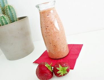 Erdbeere-Apfel-Kiwi Smoothie Erdbeere-Apfel-Kiwi Smoothie
