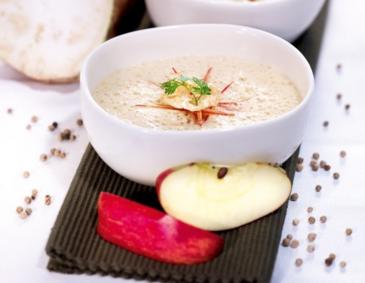 Apfel-Sellerie-Suppe Apfel-Sellerie-Suppe