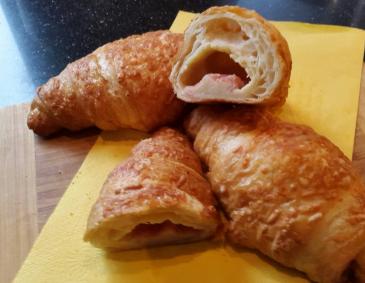 Käse-Schinken-Kipferl Käse-Schinken-Kipferl