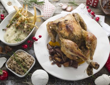 Weihnachtspute mit zweierlei Pastinake und Buchweizen Weihnachtspute mit zweierlei Pastinake und Buchweizen