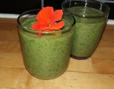 Grüner Smoothie mit Kapuzinerkresse Grüner Smoothie mit Kapuzinerkresse
