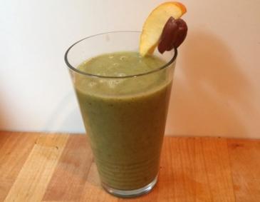 Grüner Smoothie mit Brokkoli und Datteln Grüner Smoothie mit Brokkoli und Datteln