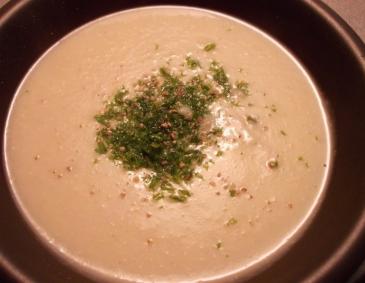 Weiße Wurzelcremesuppe Weiße Wurzelcremesuppe