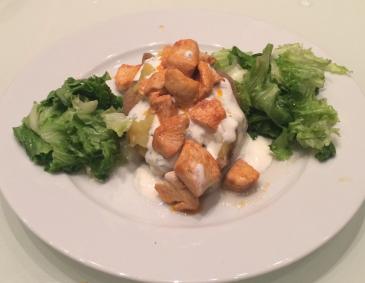 Ofenkartoffel mit Putenstreifen und Knoblauchsauce Ofenkartoffel mit Putenstreifen und Knoblauchsauce
