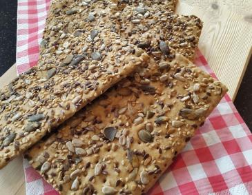 Knäckebrot mit Kürbiskernen Knäckebrot mit Kürbiskernen