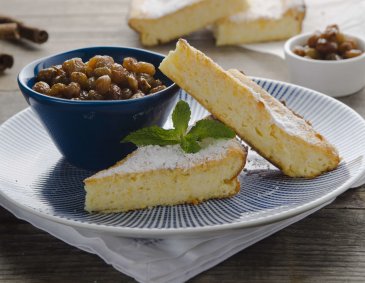 Polenta-Topfenauflauf mit besoffenen Rosinen Polenta-Topfenauflauf mit besoffenen Rosinen