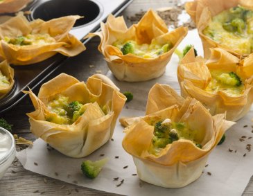 Strudelmuffins mit Brokkoli und Käse Strudelmuffins mit Brokkoli und Käse