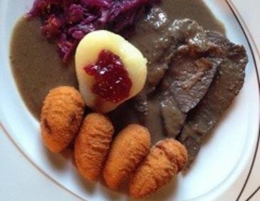 Hirschrücken mit Morchel-Wacholdersauce Hirschrücken mit Morchel-Wacholdersauce