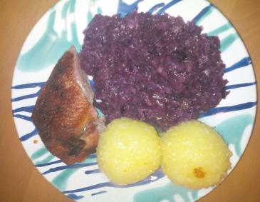 Entenbraten klassisch mit Rotkraut und Kartoffelknödel Entenbraten klassisch mit Rotkraut und Kartoffelknödel