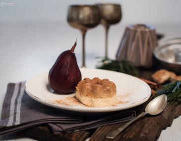 Lebkuchenparfait mit Rotweinbirne Lebkuchenparfait mit Rotweinbirne